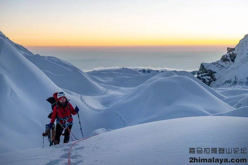 罗斯登山者首攀海拔8163米峰鲜少有人尝试西南壁的替换线路开元棋牌试玩尼泊尔]2025年年度十大探险活动2 - 俄(图22)