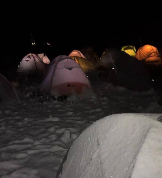 0多米高山露营时突降暴雪当地：已全部解救开元棋牌“有人留下遗言”驴友在川西400(图1)