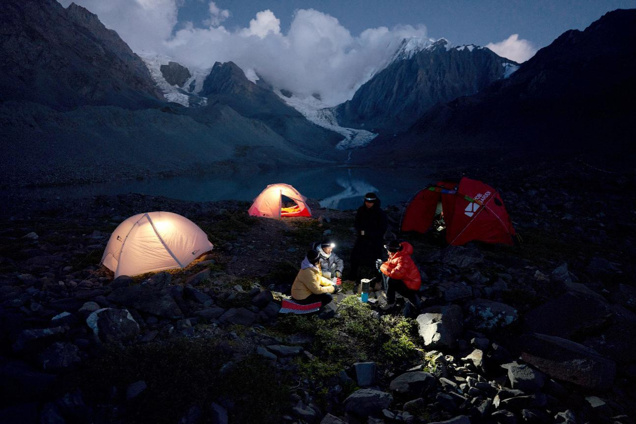 亿元 积极打造中国领先的露营与徒步登山品牌开元棋牌牧高笛2024年实现营收1304(图3)