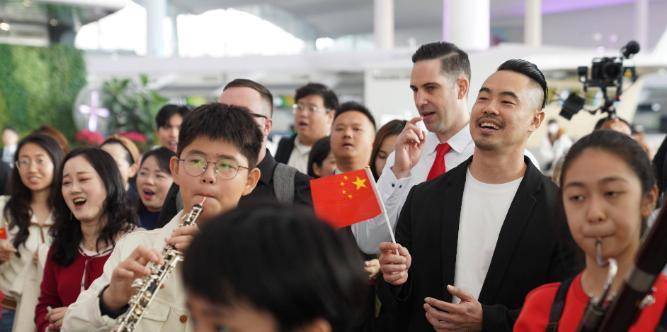 水深火热”而中国的幸福指数却高居全球之首开元棋牌app众多发达国家民众正身陷“(图15)