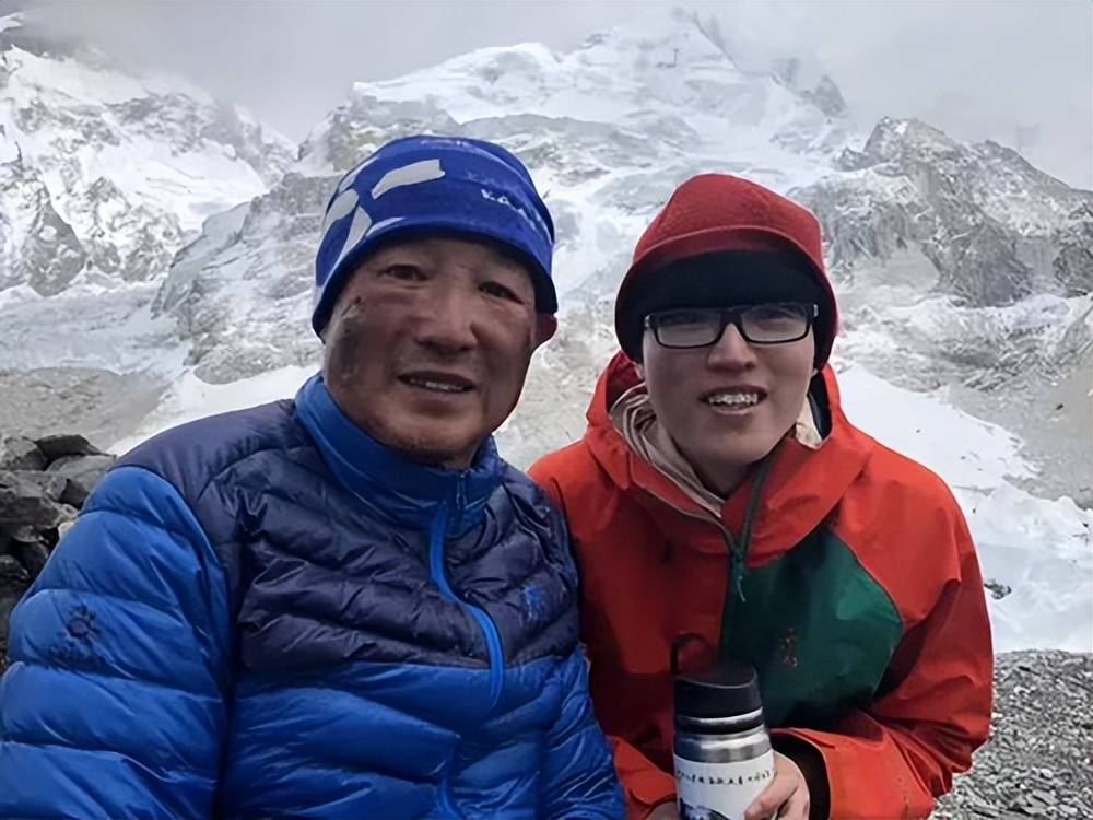 失去双脚却因祸得福感动了一个女孩开元棋牌1975年夏伯渝为救队友(图2)