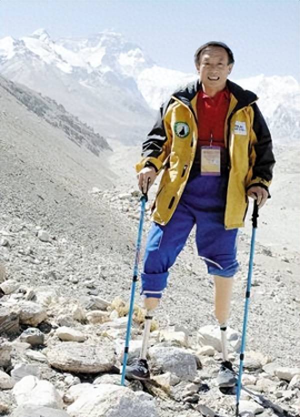 失去双脚却因祸得福感动了一个女孩开元棋牌1975年夏伯渝为救队友(图4)