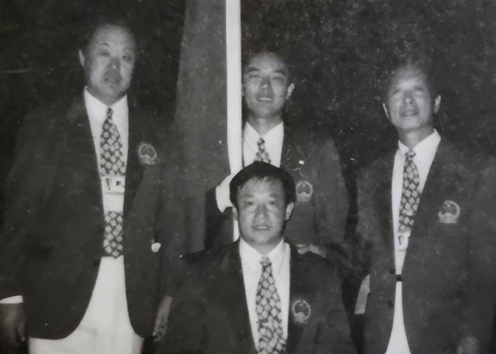 失去双脚却因祸得福感动了一个女孩开元棋牌1975年夏伯渝为救队友(图9)